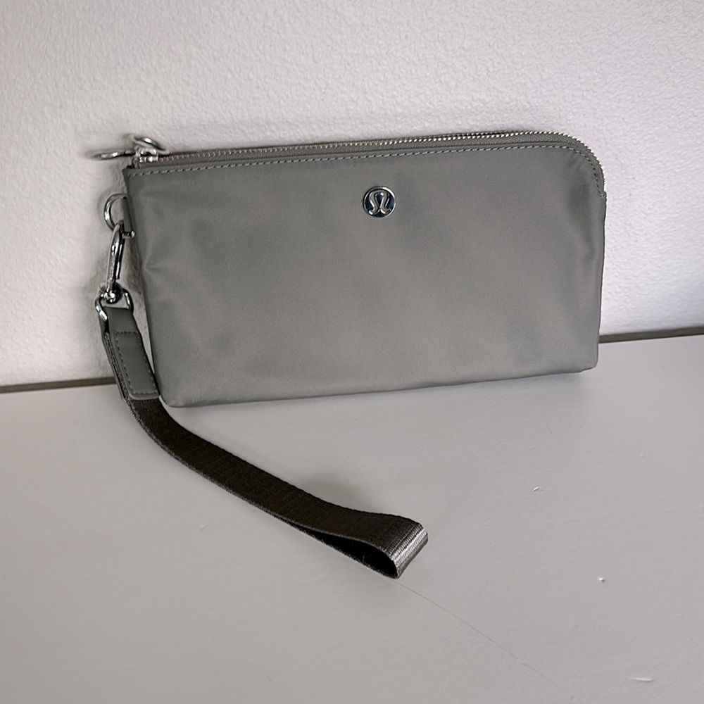 Lululemon curved wristlet, only used two times.